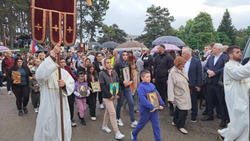 VELIČANSTVENA LITIJA ULICAMA NIKŠIĆA: Okupilo se desetine hiljada građana (FOTO/VIDEO)