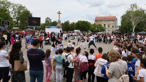 SVE JE VRVELO OD DEČJIH OSMEHA: Mali sajam sporta okupio 35 klubova iz Vršca