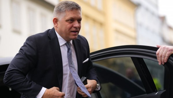 РОБЕРТ ФИЦО ПУШТЕН НА КУЋНО ЛЕЧЕЊЕ: Премијер Словачке вечерас изашао из болнице