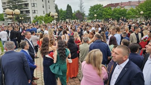 MATURANTI ULEPŠALI UGLJEVIK: U SŠC Mihailo Petrović Alas školovanje završilo 92 učenika