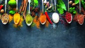 РУЗМАРИН И ЂУМБИР УМЕСТО СОЛИ: Седам начина да здравим намирницама побољшате укус хране (ФОТО)