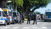 NA NOVU KALEDONIJU STIGLO 1.000 POLICAJACA: Situacija i dalje napeta - blokirani putevi, aerodrom zatvoren