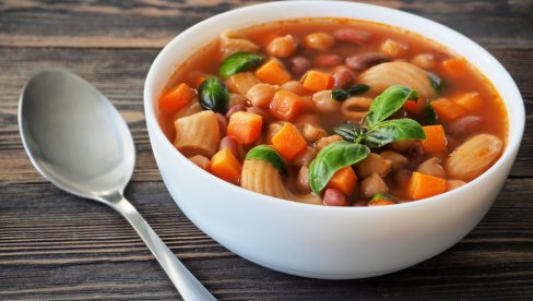 RECEPT ZA ITALIJANSKU MINESTRONE SUPU: Lako se pravi, a izuzetno je zdrava i zasitna