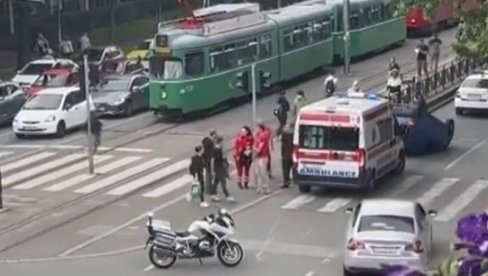 TEŠKA SAOBRAĆAJNA NESREĆA U BEOGRADU: Sudarilo se više vozila, Hitna na terenu (VIDEO)