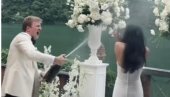 СИНЕ, ЗА ТО БИ ТИ СРПКИЊА ОДГРИЗЛА РУКУ Снимак венчања шокирао мреже због потеза младожење: Одмах се разведи! (ВИДЕО)