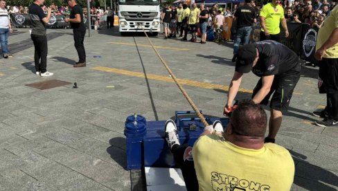 SVAKI POJEO PO STO ĆEVAPA: Najjači ljudi na svetu, posle Martinika i Budimpešte, stigli u Srbiju i centar Zrenjanina (FOTO/VIDEO)