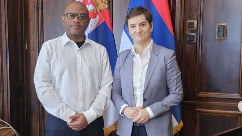 UPRKOS PRITISCIMA POKAZALI SE KAO PRIJATELJI: Brnabić sa ministrom spoljnih poslova Komora (FOTO)