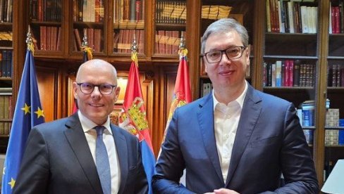 O EKONOMSKOJ SARDANJI SRBIJE I NEMAČKE: Predsednik Vučić se sastao sa poslanikom Bundestaga Peterom Bajerom (FOTO)