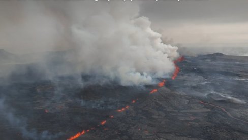 ВЕЛИЧАНСТВЕНИ ВУЛКАН НА ИСЛАНДУ: Погледајте ерупцију беса коју избацује Гриндавик (ВИДЕО)