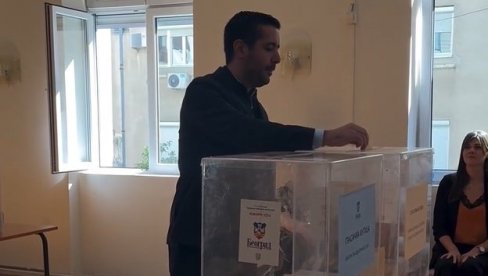 TOMISLAV MOMIROVIĆ GLASAO U ZAVODU ZA TRANSFUZIJU KRVI: Ministar unutrašnje i spoljne trgovine glasao je na biračkom mestu broj 24