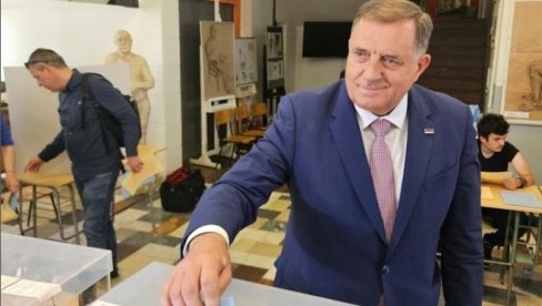DODIK GLASAO: Predsednik Republike Srpske Milorad Dodik glasao je danas na lokalnim izborima u Beogradu