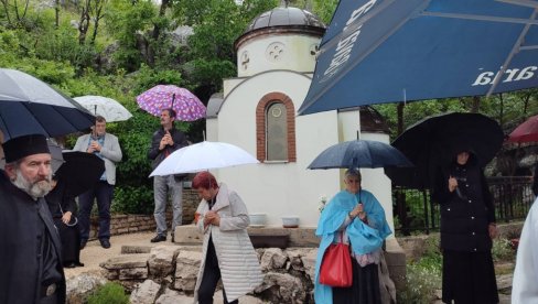 JOŠ BOLE RANE IZ KORIĆKE JAME: Održan pomen za 134 Srbina - žrtava muslimanskih ustaša 1941. godine