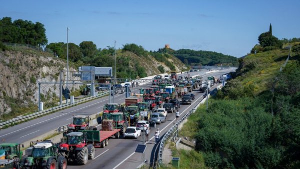 ХАОС НА ШПАНСКО-ФРАНЦУСКОЈ ГРАНИЦИ: Фармери блокирали путеве - Видећемо да ли су нас наши политичари озбиљно схватили (ФОТО)