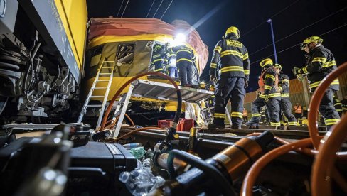 STRAVIČAN SUDAR VOZOVA: Četvoro mrtvih, povređeno više od 20 osoba (FOTO/VIDEO)