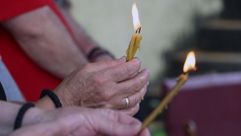 UNIŠTENO I POPALJENO VIŠE OD 500 DOMAĆINSTAVA: Služen parastos za 68 Srba ubijenih u Bukviku