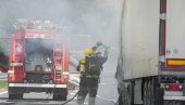 ГОРЕО КАМИОН: Пожар код Сурчина, на срећу нико није повређен