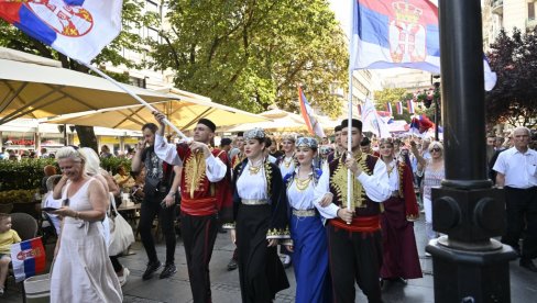 MLADOST I LEPOTA NA KALEMEGDANU: Defile kulturno-umetničkih društava pred završnu svečanost Svesrpskog sabora (FOTO/VIDEO)