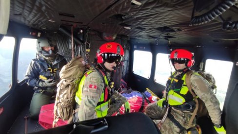 SPASENO DVOJE BELGIJANCA I TEŠKO POVREĐENA PLANINARKA: Pripadnici Vazduhoplovstva Crne Gore i GSS u akciji na Durmitoru (FOTO)