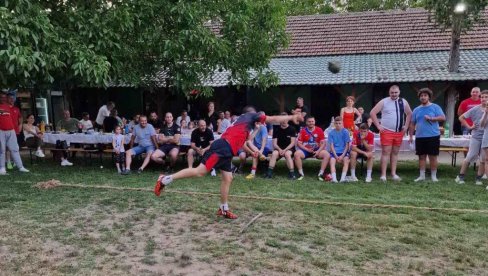 GRMEČLIJE U BRATSKOM ZAGRLJAJU: Tradicionalno druženje u Žitištu (FOTO)    