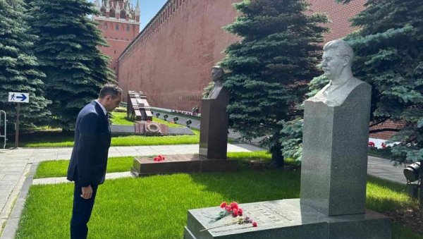 ВУЛИН У МОСКВИ: Одао почаст Стаљину, па се састао са руским министром унутрашњих послова (ФОТО)