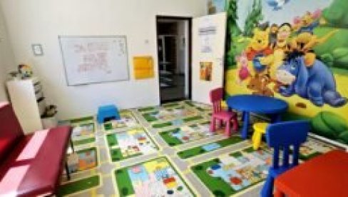 DA SE LAKŠE ČEKA KOD LEKARA: Đaci skupili novac i uredili dečiju čekaonicu u Domu zdravlja u Sopotu