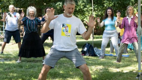 U PARKU DISALI PUNIM PLUĆIMA: Porodični festival Zdrav život – kultura življenja održan u Zrenjaninu   