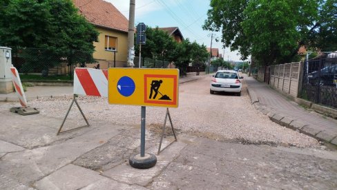 OBNOVA ULICE U PARAĆINU: Novi asfalt za deo Cara Dušana (FOTO)