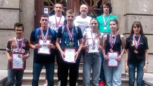 ОСВОЈИЛИ ПРЕГРШТ МЕДАЉА: Успех ваљевских математичара на Међународном такмичењу у Крагујевцу