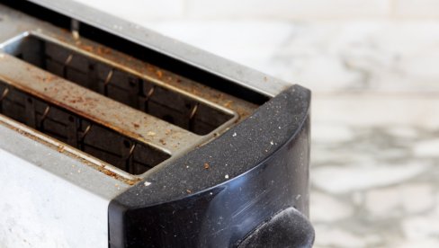 DA KUHINJA BLISTA: Jednostavan način kako da očistite toster
