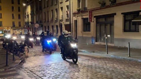 MITING PROTIV DESNIČARA: Pogledajte kako policija juri demonstrante u Parizu (VIDEO)