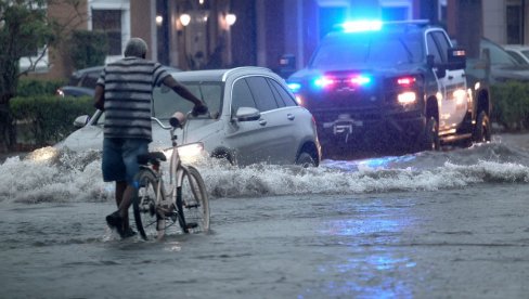 ULICE POSTALE REKE, JAKA KIŠA NAPRAVILA PRAVU POMETNJU: Meštani u šoku, nikada nisu videli ništa slično ovome (FOTO/VIDEO)