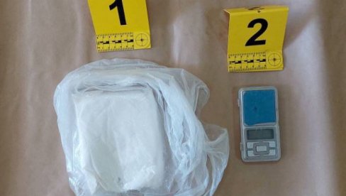 SKLONILI DILERE SA ULICA TRI BANATSKA MESTA: Policija zaplenila kokain, amfetamin i marihuanu