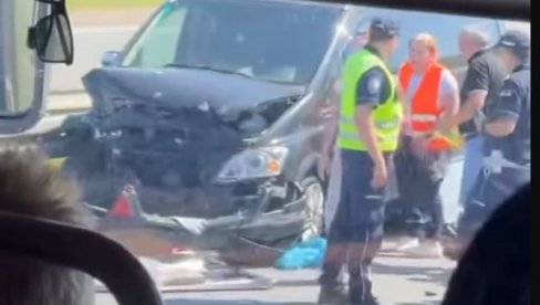 VOZILO POTPUNO SMRSKANO: Teška saobraćajna nesreća na auto-putu Beograd - Niš kod Umčara (FOTO/VIDEO)