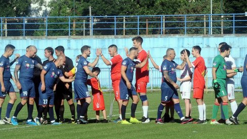 MLADI HEROJI IZAŠLI KAO POBEDNICI: Održan humanitarni meč između poznatih i  Kosača raka - pobednika borbe protiv karcinoma (FOTO)