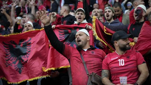 SRBI SU ZGROŽENI ALBANSKO-BOSANSKIM SKANDALOM: Evo šta se desilo u Tuzli (FOTO)