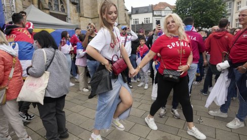 A ONDA SU SRBI POČELI SA ZLOČINOM! Rusija ismeva Nemačku, oduševljena šta su Srbi uradili pred meč sa Engleskom! (VIDEO)