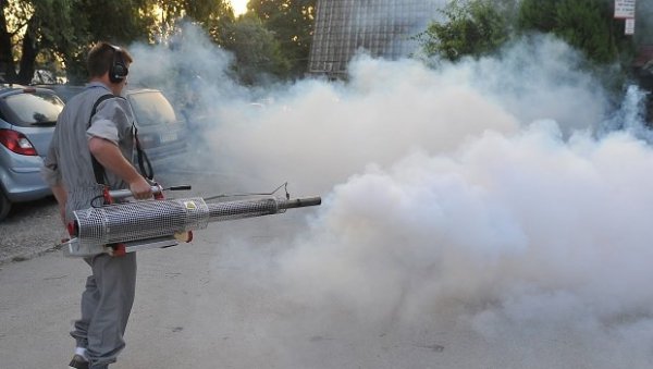 СВИЛАЈНЧАНИ, ЗАТВОРИТЕ ПЧЕЛЕ: Општина најавила уништавање комараца