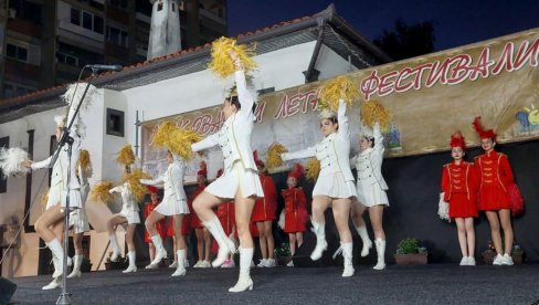 ZABAVA ZA DOMAĆE I GOSTE: Počeo „Leskovački letnji festivali“