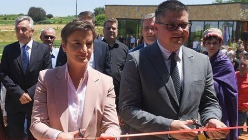 CARIČIN GRAD OTVORIO VRATA ZA POSETIOCE Brnabić: Ispunjavamo potencijale svih krajeva Srbije (FOTO)