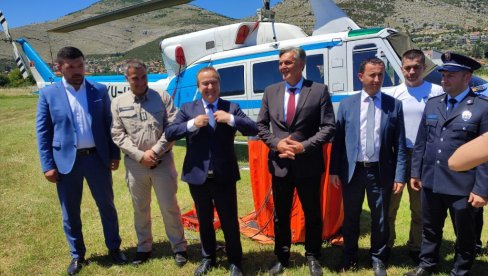 MUP SRBIJE I SRPSKE POTPISALI MEMORANDUM O SARADNJI:  Helikopter za gašenje požara MUP-a Srbije tokom leta stacioniran u Trebinju