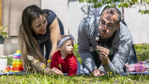 ПОДРШКА РОДИТЕЉИМА: УНИЦЕФ обележава Месец родитељства