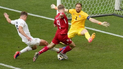 SLOVENCI SLOŽNI I KOMPAKTNI: Oblak i Šeško nose zmajčeke