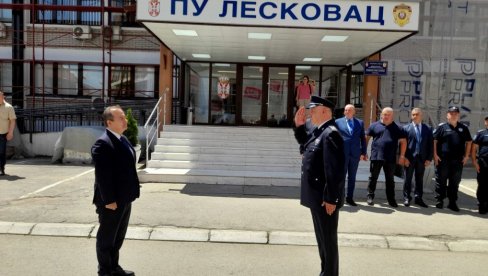 BOLJI USLOVI ZA POLICIJU I GRAĐANE: Ministar Ivica Dačić posetio renovirane objekte Policijske uprave u Leskovcu (FOTO)