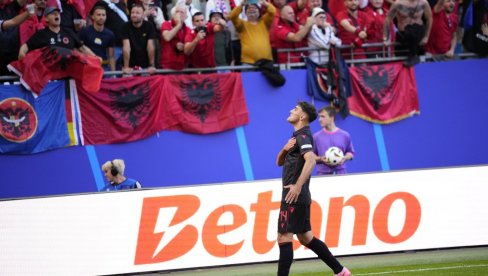 SRAMOTNA PROVOKACIJA ŠIPTARA: Momci, Kosovo je naše, igrajte fudbal SRAMOTNA PROVOKACIJA ŠIPTARA: Momci, Kosovo je naše, igrajte fudbal