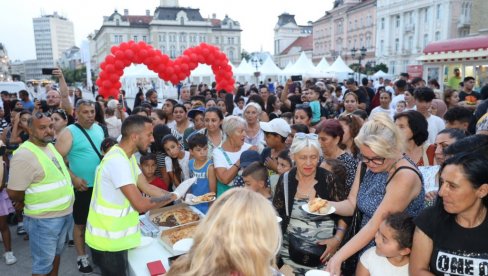 NOVI SAD OTVORENOG SRCA:Tradicionalna Bajramska sofra održana je po 14. put (FOTO)