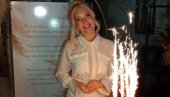 ОСТВАРИЛА САМ СВОЈ ЖИВОТНИ САН: Николина Ковач Капор блиста поред слављеничке торте поводом првог албума (ФОТО)