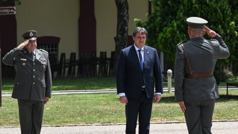 ZAHVALJUJUĆI PATRIOTIZMU KROZ BURNU ISTORIJU SMO SAČUVALI ZEMLJU... Ministar Gašić na polaganju zakletve vojnika generacije „jun 2024“