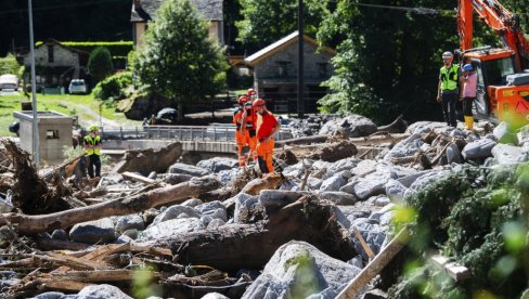 TRI OSOBE ZATRPANE U ODRONU KAMENJA: Potraga za njima u toku, dramatični prizori na licu mesta (FOTO)