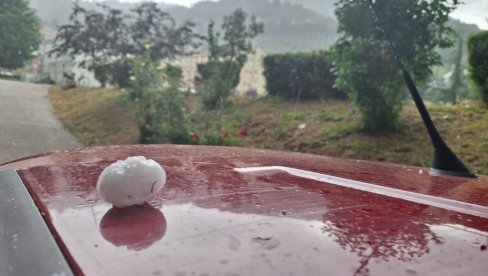 TUKAO GRAD VELIČINE ORAHA: Nevreme zahvatilo Prijepolje i Priboj (FOTO/ VIDEO)