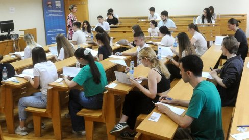 POČINJE UPISNA TRKA: Na Univerzitetu u Beogradu 15.188 mesta za brucoše koji se školuju o trošku države